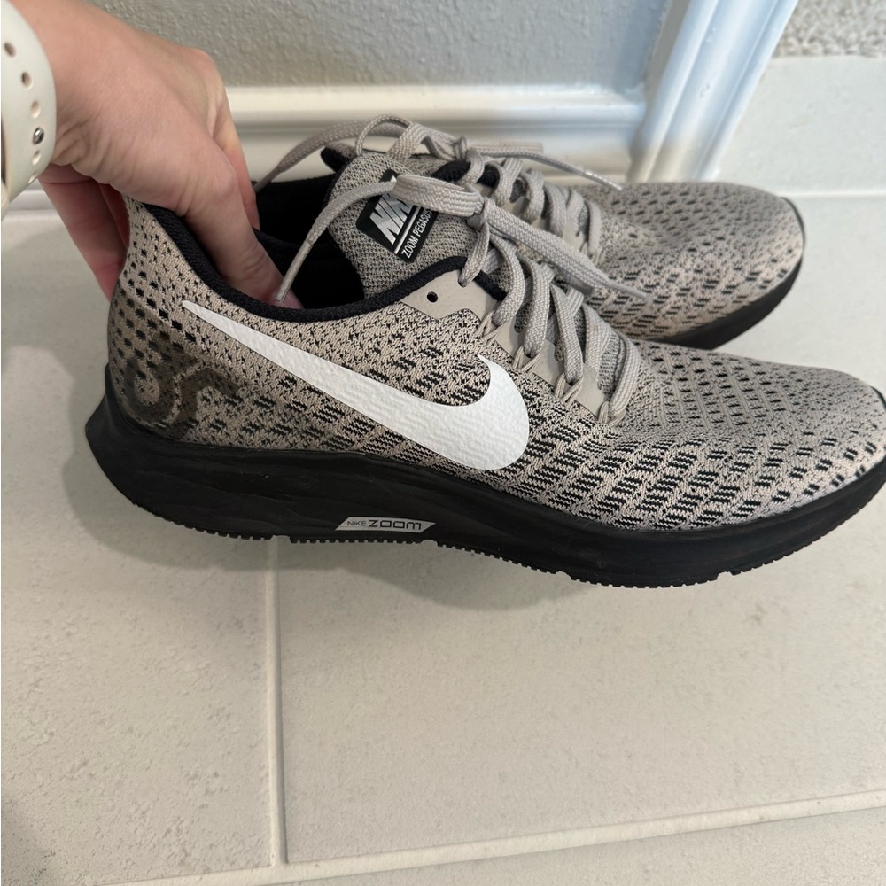 Nike Zoom Pegasus 35 Running Shoes in Tan and Black
